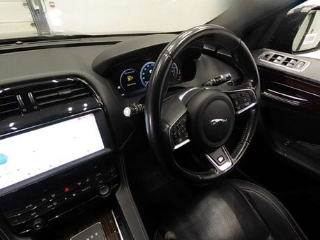 Jaguar F-Pace 3.0 F-PACE V6 S AWD i Auto 4WD 5dr 4