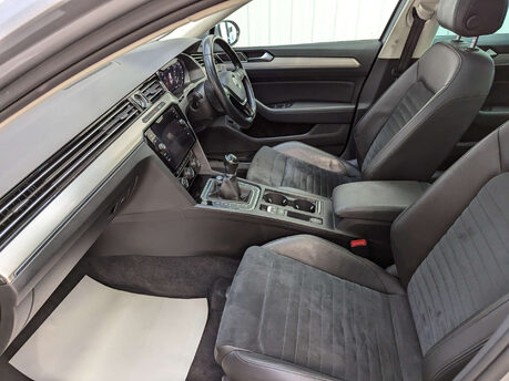 Volkswagen Passat 1.5 Passat GT TSi Evo 4dr 49