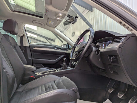 Volkswagen Passat 1.5 Passat GT TSi Evo 4dr 44