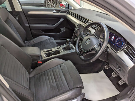 Volkswagen Passat 1.5 Passat GT TSi Evo 4dr 43