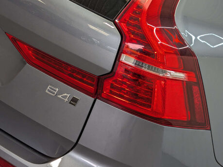 Volvo XC60 2.0 XC60 R-Design Pro B4 MHEV AWD Auto 4WD 5dr 43