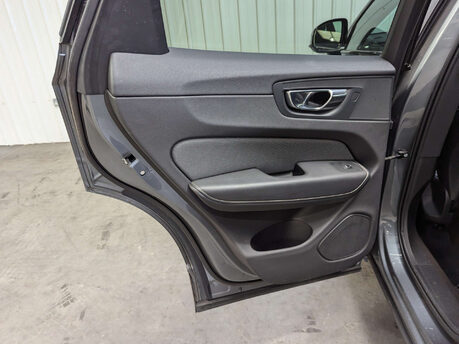 Volvo XC60 2.0 XC60 R-Design Pro B4 MHEV AWD Auto 4WD 5dr 74