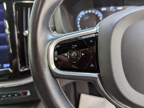 Volvo XC60 2.0 XC60 R-Design Pro B4 MHEV AWD Auto 4WD 5dr 76