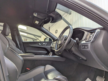 Volvo XC60 2.0 XC60 R-Design Pro B4 MHEV AWD Auto 4WD 5dr 51