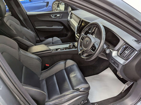 Volvo XC60 2.0 XC60 R-Design Pro B4 MHEV AWD Auto 4WD 5dr 50