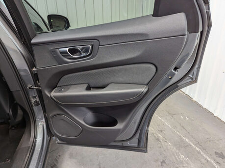 Volvo XC60 2.0 XC60 R-Design Pro B4 MHEV AWD Auto 4WD 5dr 68