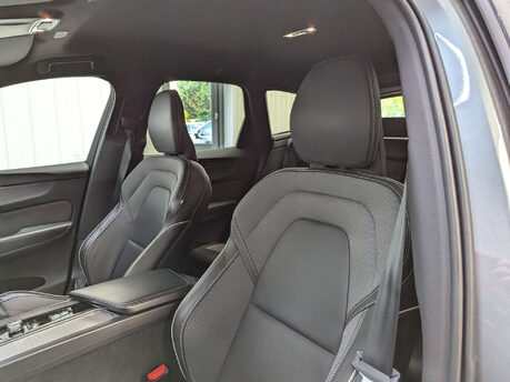 Volvo XC60 2.0 XC60 R-Design Pro B4 MHEV AWD Auto 4WD 5dr 58