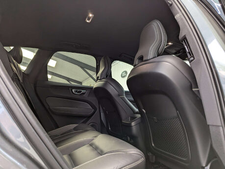 Volvo XC60 2.0 XC60 R-Design Pro B4 MHEV AWD Auto 4WD 5dr 62