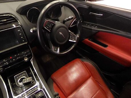 Jaguar XE 2.0 XE R-Sport D AWD Auto 4WD 4dr 3