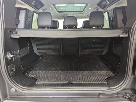 Land Rover Defender 2.0 Defender SE Auto 4WD 5dr 46