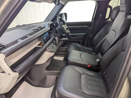 Land Rover Defender 2.0 Defender SE Auto 4WD 5dr 56