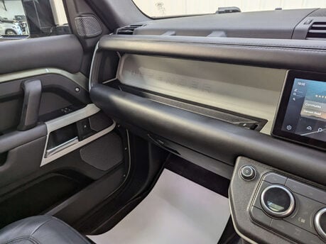 Land Rover Defender 2.0 Defender SE Auto 4WD 5dr 83