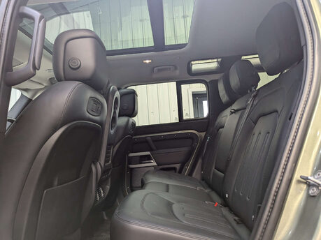 Land Rover Defender 2.0 Defender SE Auto 4WD 5dr 70