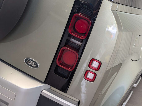 Land Rover Defender 2.0 Defender SE Auto 4WD 5dr 43