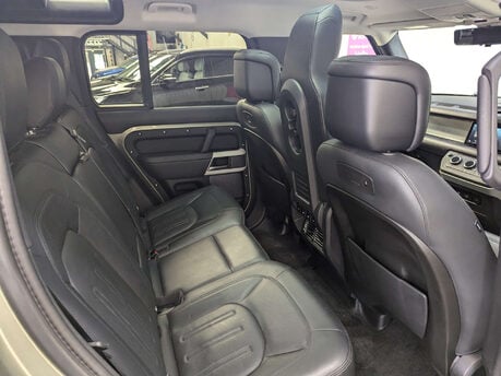 Land Rover Defender 2.0 Defender SE Auto 4WD 5dr 61