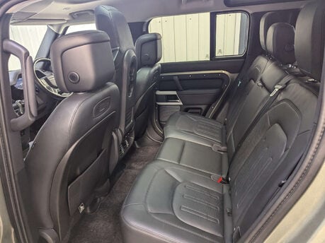 Land Rover Defender 2.0 Defender SE Auto 4WD 5dr 67