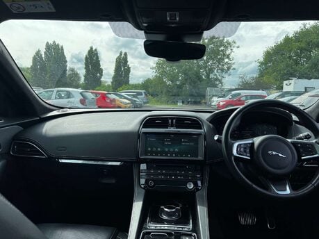 Jaguar F-Pace 2.0 F-PACE Chequered Flag AWD D Auto 4WD 5dr 9