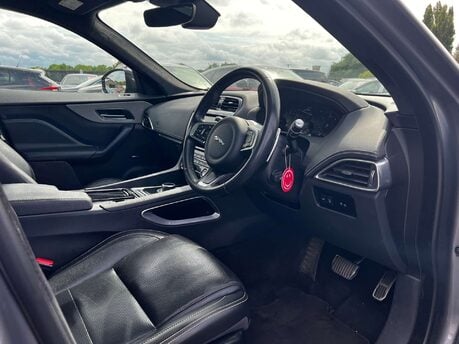 Jaguar F-Pace 2.0 F-PACE Chequered Flag AWD D Auto 4WD 5dr 23