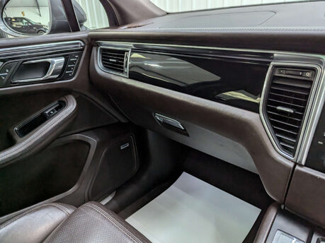 Porsche Macan 3.0 Macan S D Semi-Auto 4WD 5dr 68