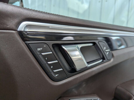 Porsche Macan 3.0 Macan S D Semi-Auto 4WD 5dr 61