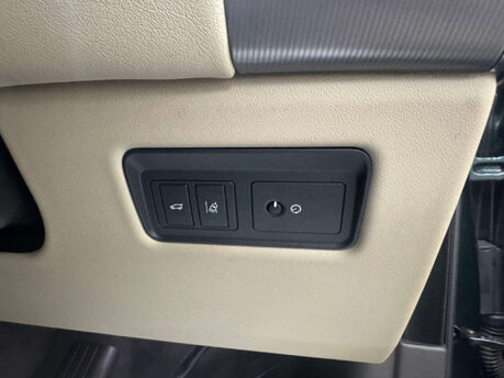 Land Rover Range Rover Sport 3.0 Range Rover Sport HSE SDV6 Auto 4WD 5dr 82