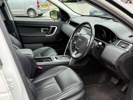 Land Rover Discovery Sport 2.0 Discovery Sport Black HSE TD4 Auto 4WD 5dr 3