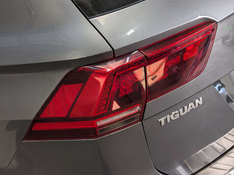 Volkswagen Tiguan 2.0 Tiguan R-Line TDI BlueMotion Technology 4Motion Semi-Auto 4WD 5dr 42