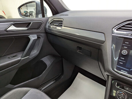 Volkswagen Tiguan 2.0 Tiguan R-Line TDI BlueMotion Technology 4Motion Semi-Auto 4WD 5dr 85
