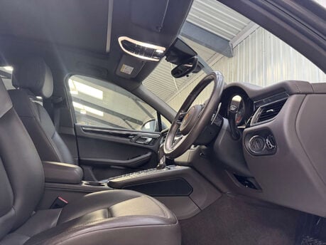 Porsche Macan 3.0 Macan S Semi-Auto 4WD 5dr 51
