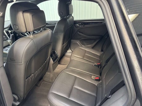 Porsche Macan 3.0 Macan S Semi-Auto 4WD 5dr 67