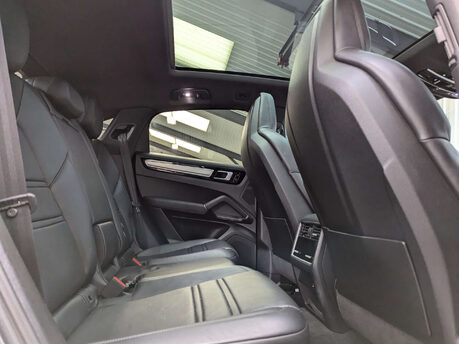 Porsche Cayenne 2.9 Cayenne V6 S Auto 4WD 5dr 67