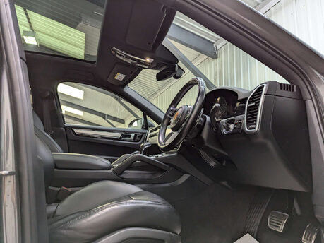 Porsche Cayenne 2.9 Cayenne V6 S Auto 4WD 5dr 53