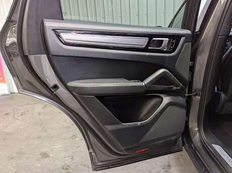 Porsche Cayenne 2.9 Cayenne V6 S Auto 4WD 5dr 74