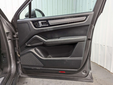 Porsche Cayenne 2.9 Cayenne V6 S Auto 4WD 5dr 57