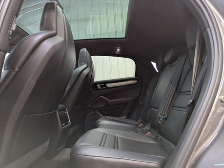 Porsche Cayenne 2.9 Cayenne V6 S Auto 4WD 5dr 73