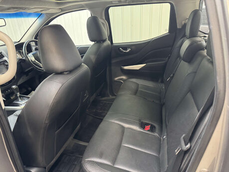 Nissan Navara 2.3 Navara Tekna dCi Auto 4WD 5dr 62