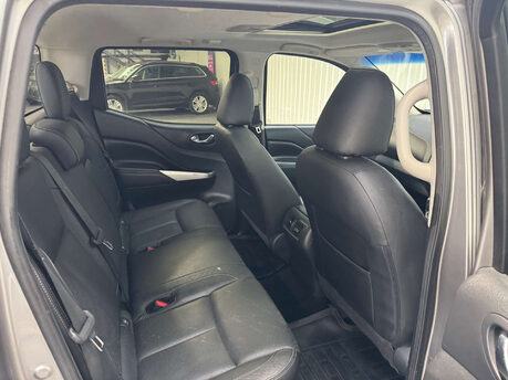 Nissan Navara 2.3 Navara Tekna dCi Auto 4WD 5dr 57