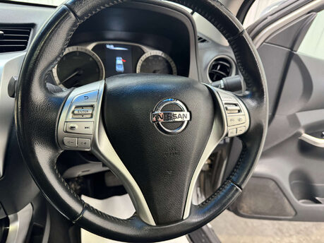 Nissan Navara 2.3 Navara Tekna dCi Auto 4WD 5dr 74