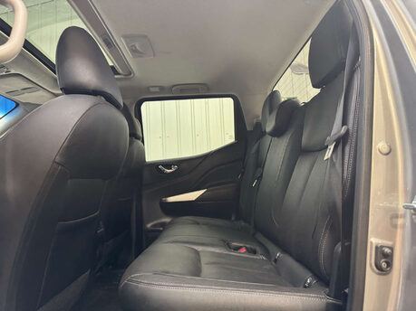 Nissan Navara 2.3 Navara Tekna dCi Auto 4WD 5dr 66