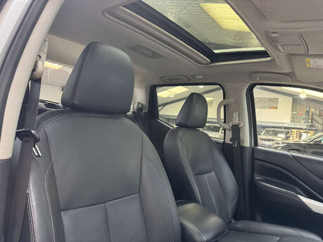 Nissan Navara 2.3 Navara Tekna dCi Auto 4WD 5dr 47