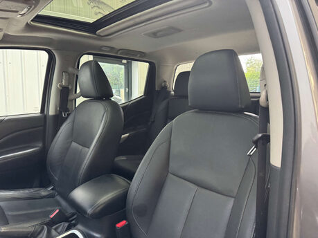 Nissan Navara 2.3 Navara Tekna dCi Auto 4WD 5dr 53