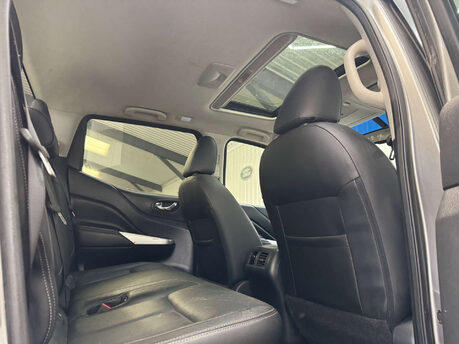 Nissan Navara 2.3 Navara Tekna dCi Auto 4WD 5dr 58