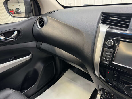 Nissan Navara 2.3 Navara Tekna dCi Auto 4WD 5dr 87