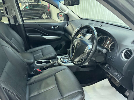 Nissan Navara 2.3 Navara Tekna dCi Auto 4WD 5dr 45