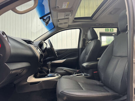 Nissan Navara 2.3 Navara Tekna dCi Auto 4WD 5dr 52