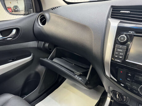 Nissan Navara 2.3 Navara Tekna dCi Auto 4WD 5dr 89
