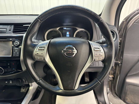 Nissan Navara 2.3 Navara Tekna dCi Auto 4WD 5dr 70