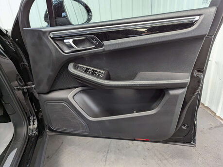 Porsche Macan 3.0 Macan S D Semi-Auto 4WD 5dr 53
