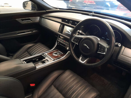 Jaguar XF 2.0 XF Portfolio D AWD Auto 4WD 4dr 5