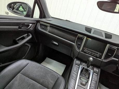 Porsche Macan 2.0 Macan Semi-Auto 4WD 5dr 46